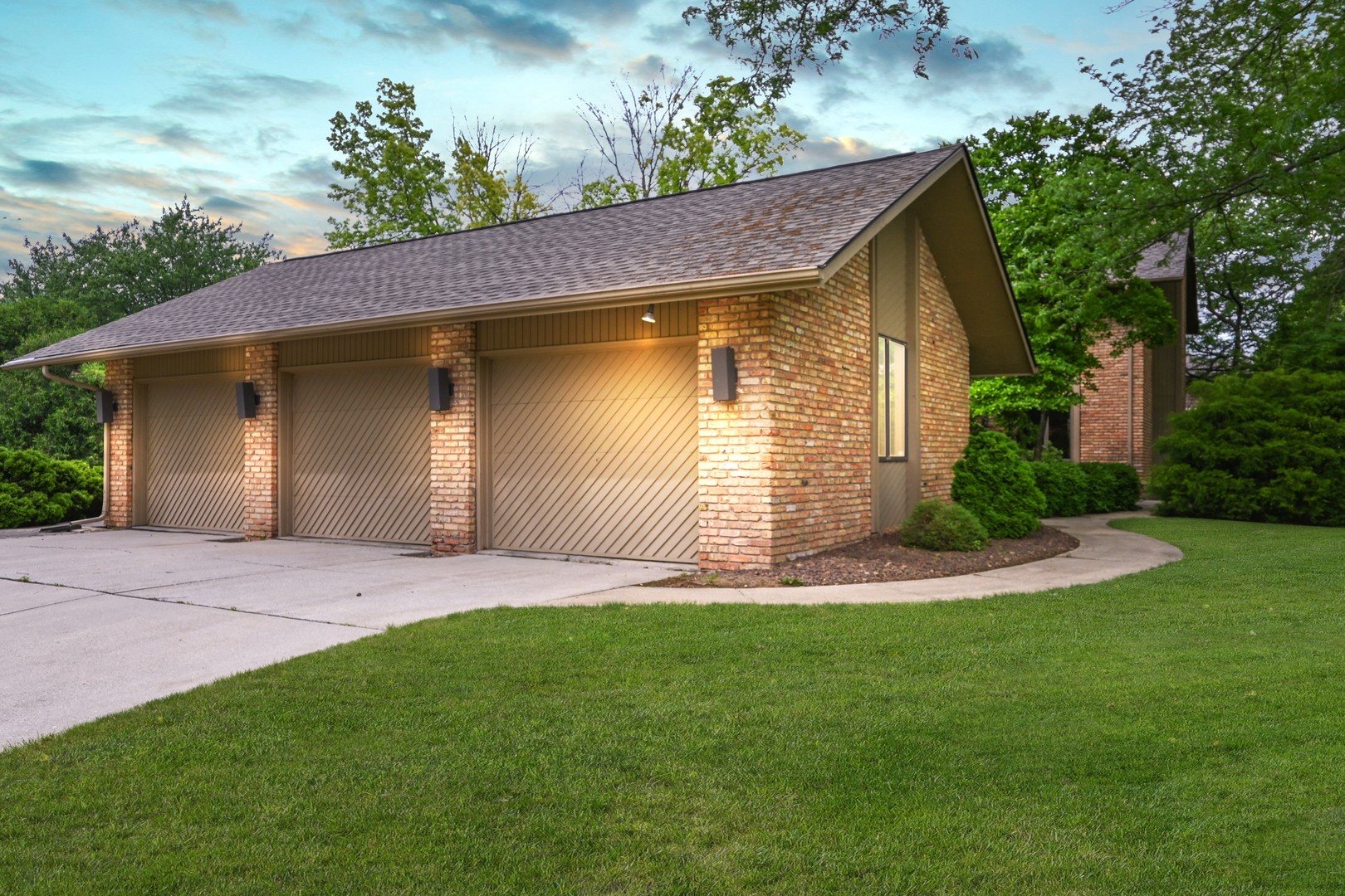 37 Pendleton Way, Bloomington, IL 61704