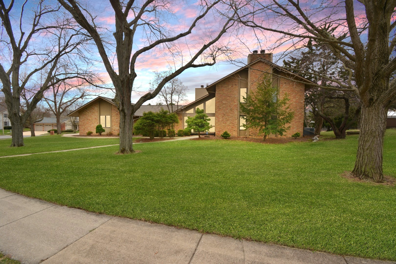 37 Pendleton Way, Bloomington, IL 61704