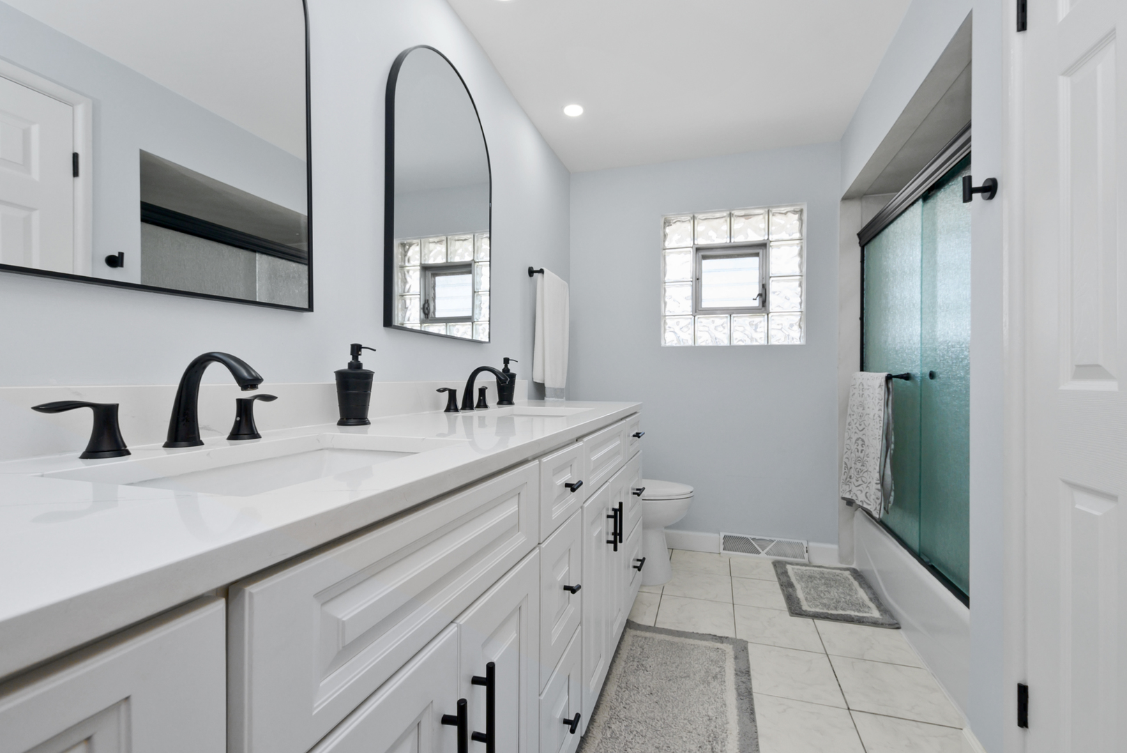 8037 Mcvicker Avenue, Burbank, IL 60459