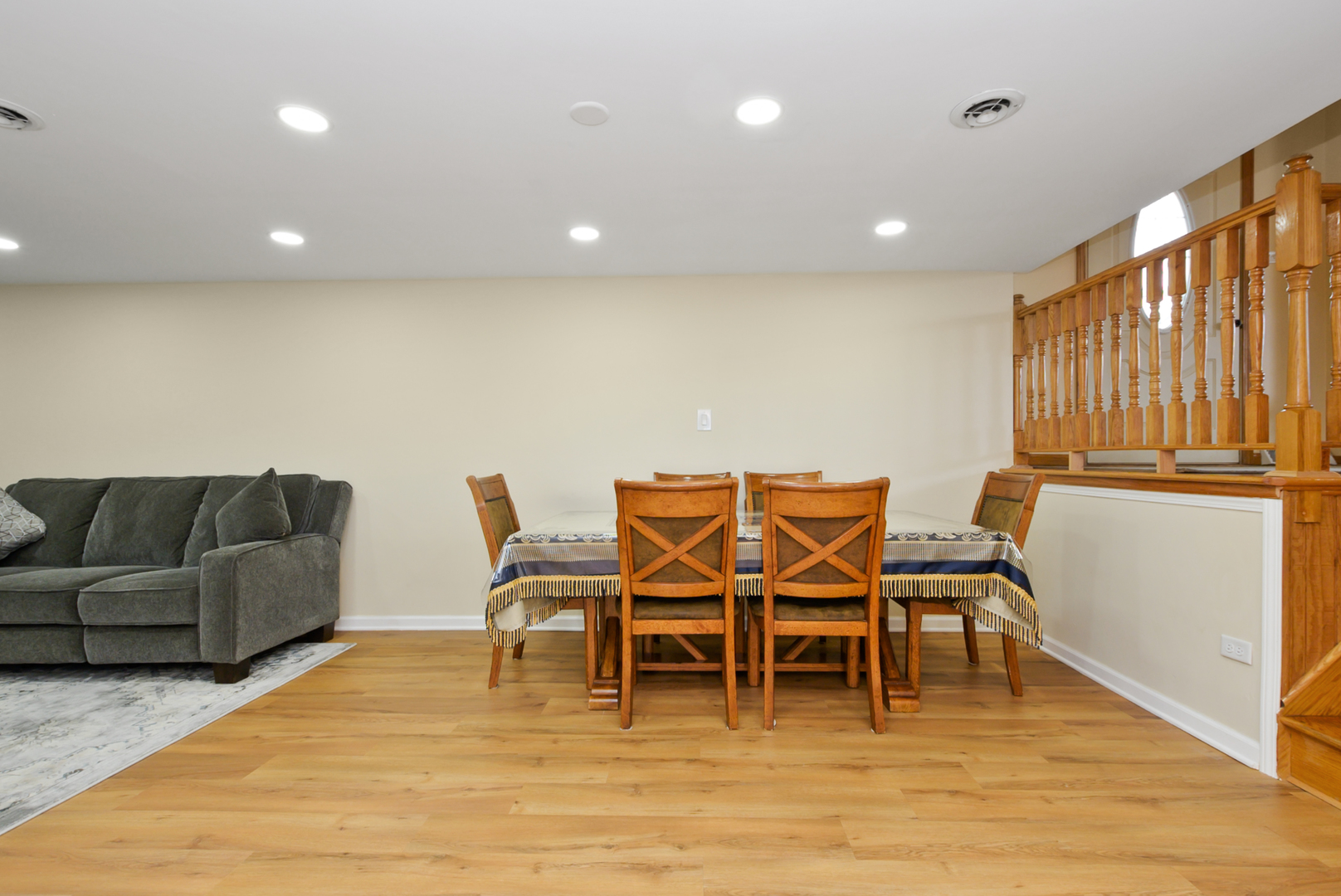 8037 Mcvicker Avenue, Burbank, IL 60459