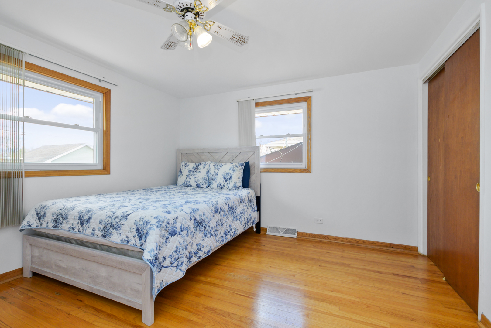 8037 Mcvicker Avenue, Burbank, IL 60459