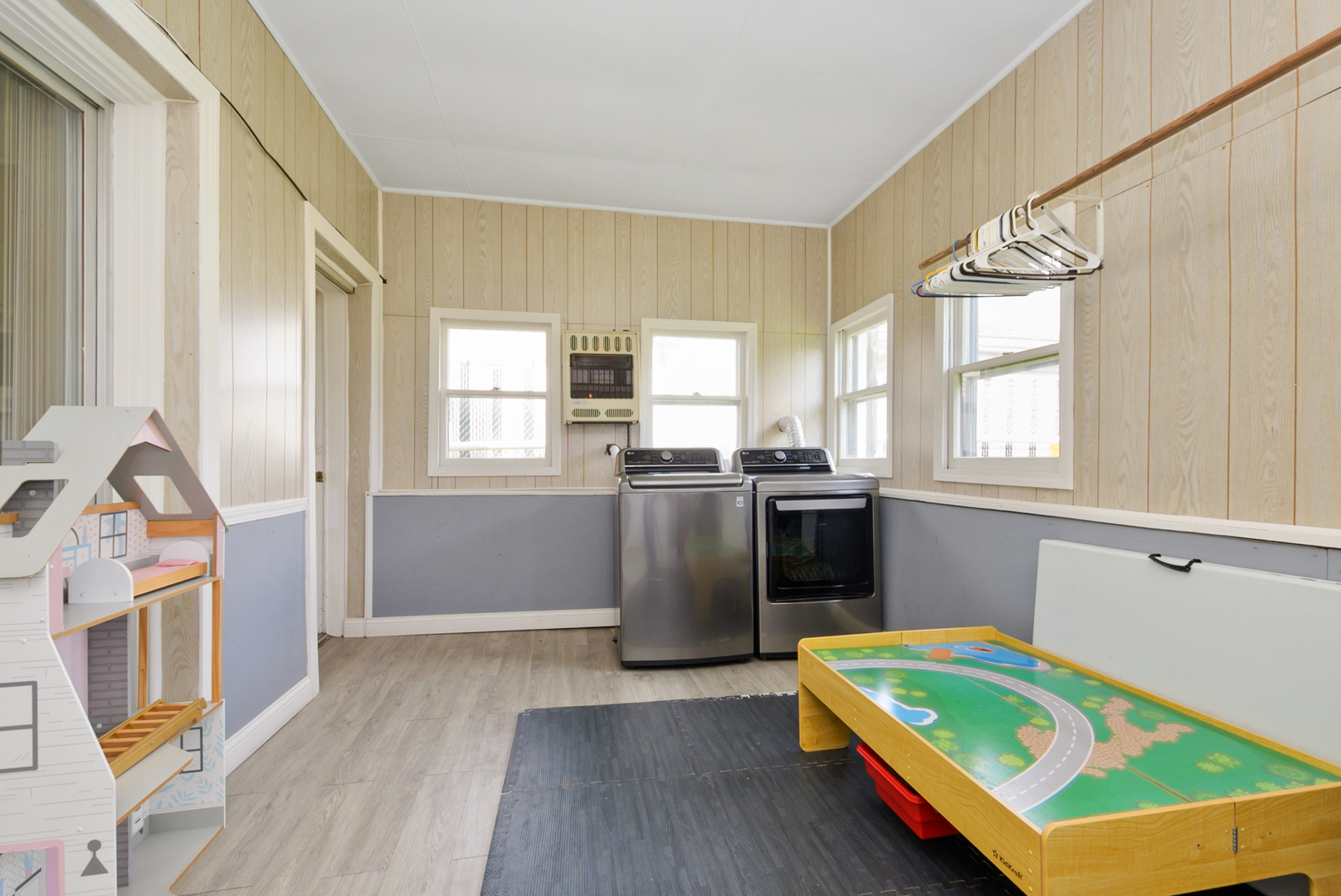 8037 Mcvicker Avenue, Burbank, IL 60459