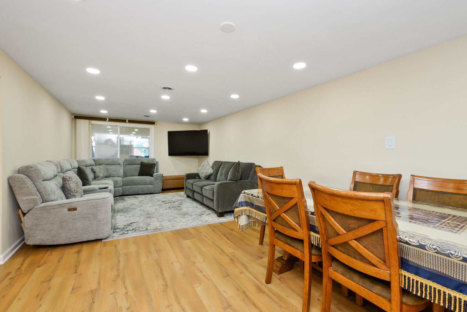 8037 Mcvicker Avenue, Burbank, IL 60459