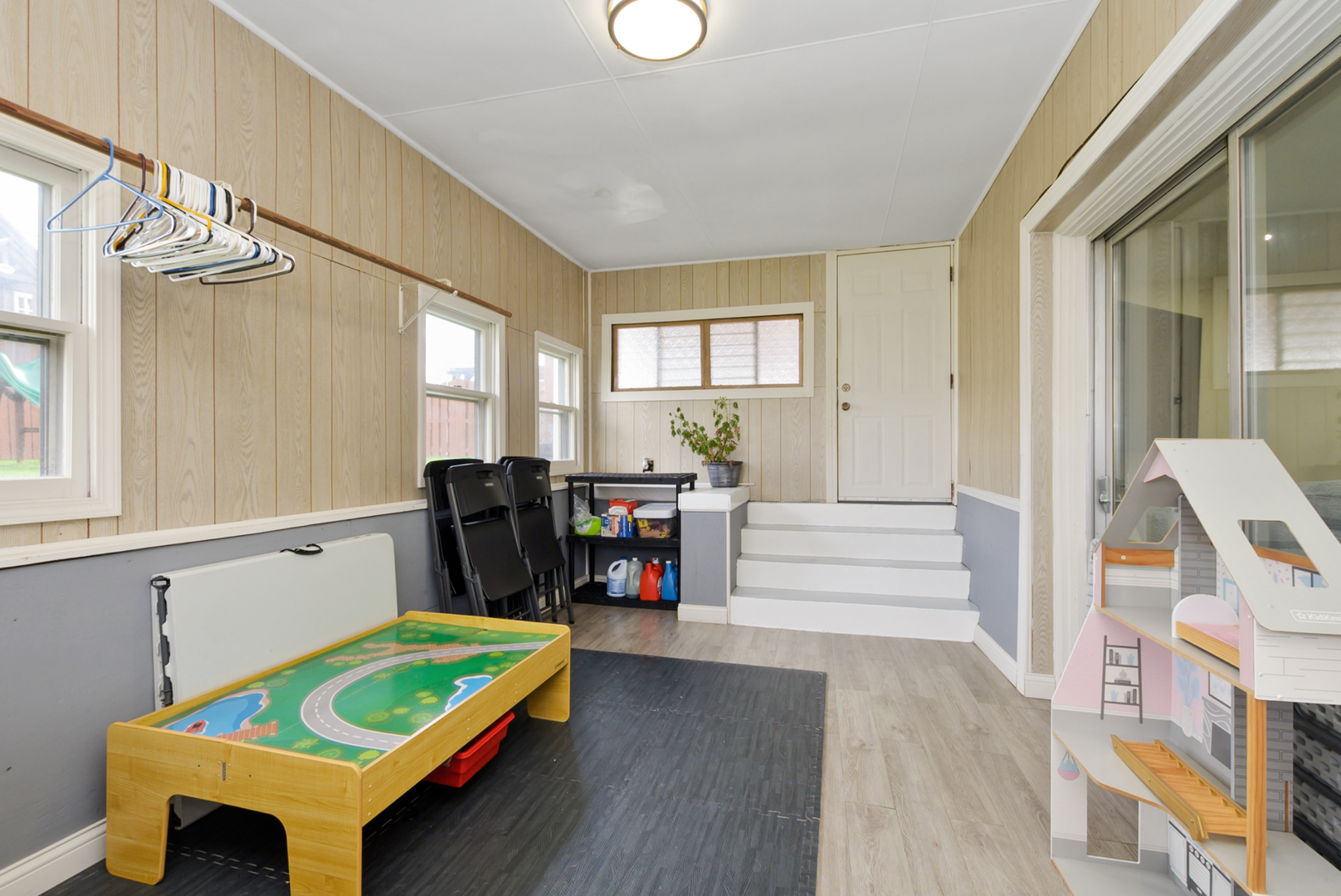 8037 Mcvicker Avenue, Burbank, IL 60459