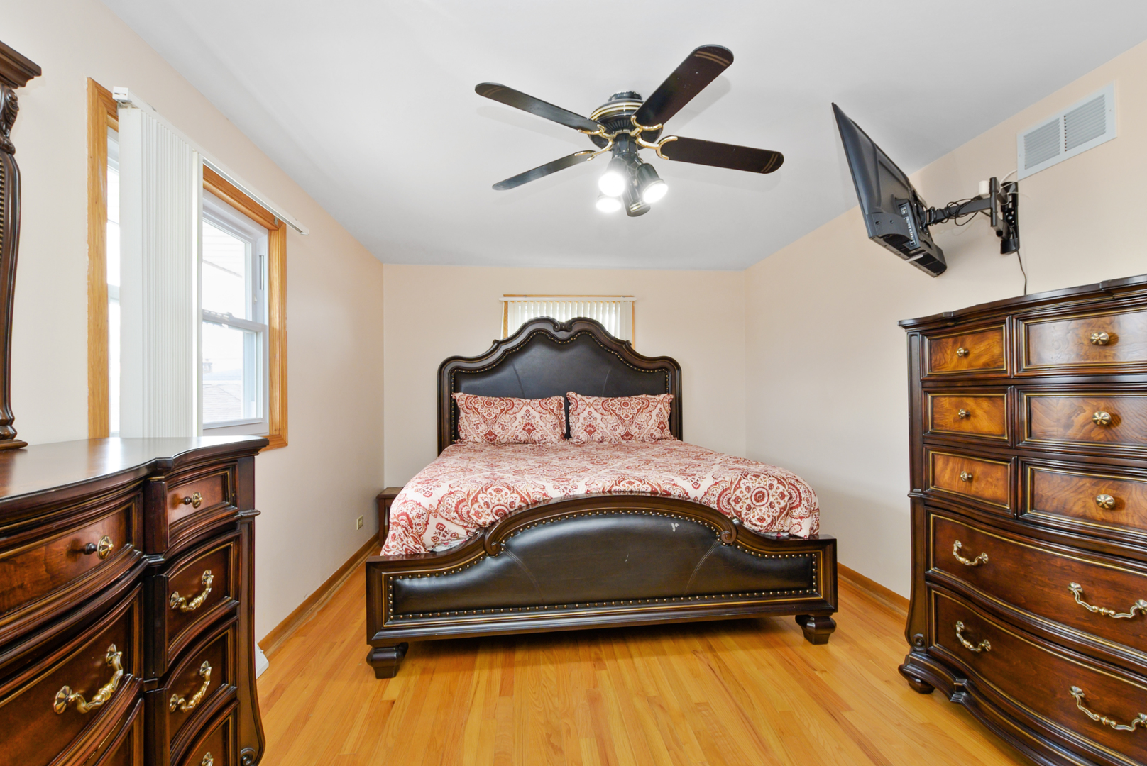 8037 Mcvicker Avenue, Burbank, IL 60459