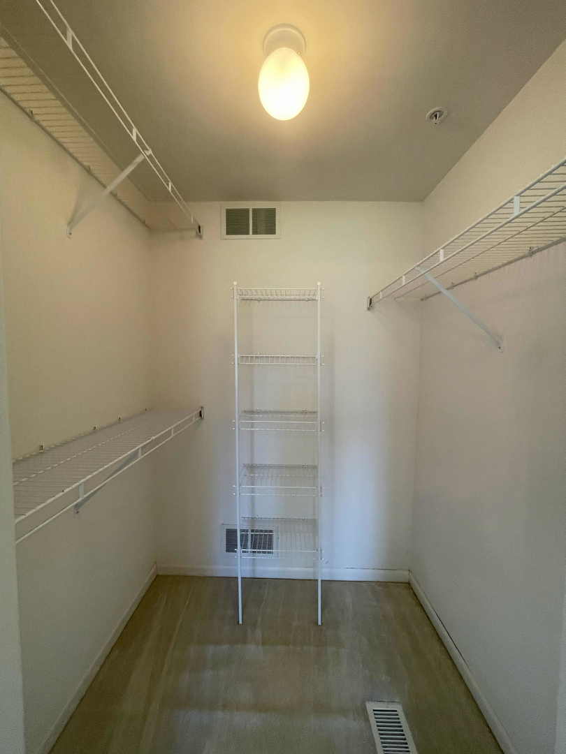 51 Arboretum Drive, Lombard, IL 60148