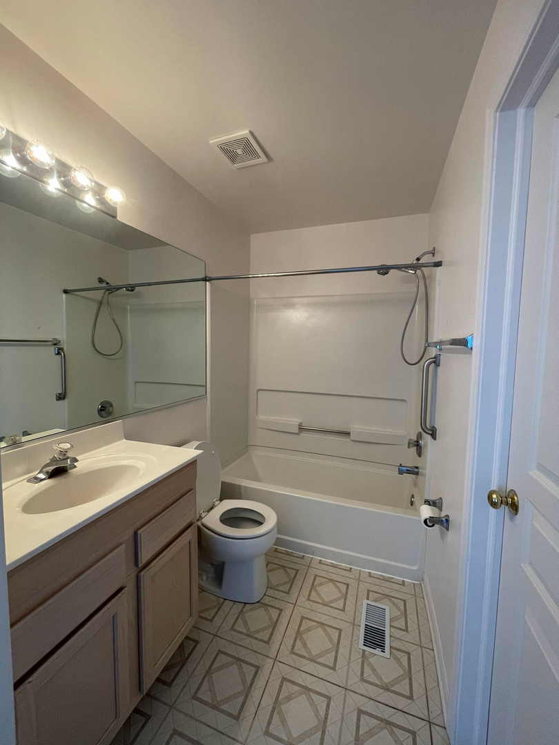 51 Arboretum Drive, Lombard, IL 60148