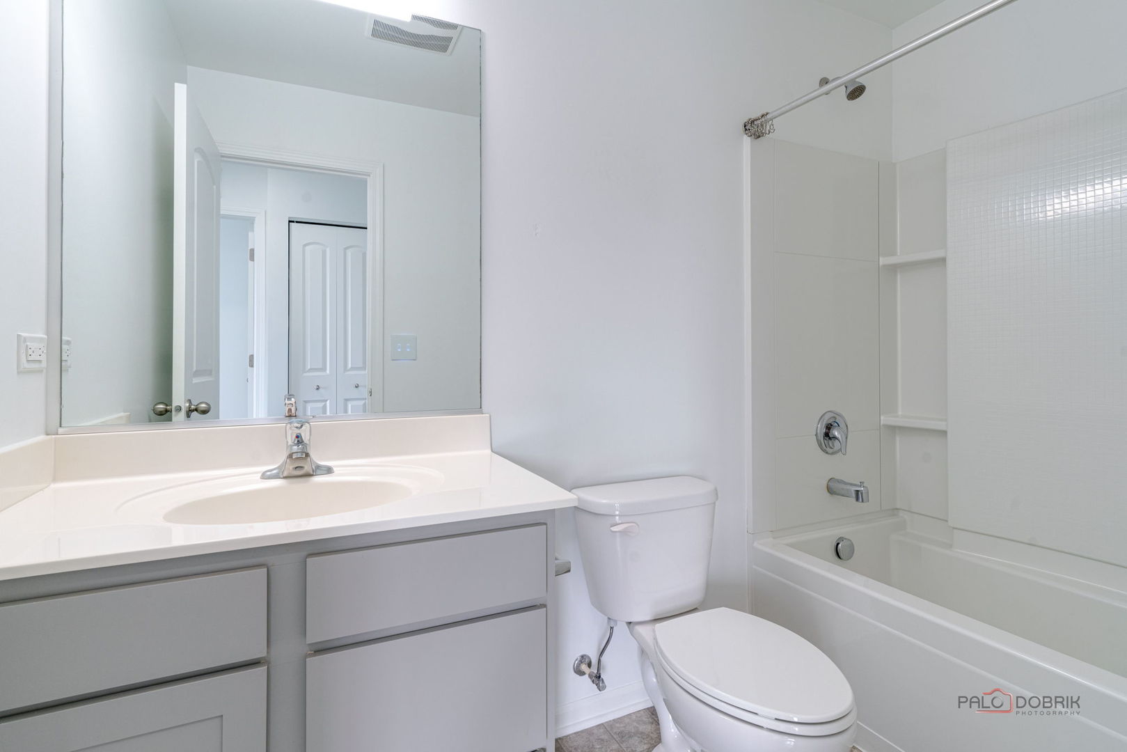 667 Hickory Street, Mundelein, IL 60060