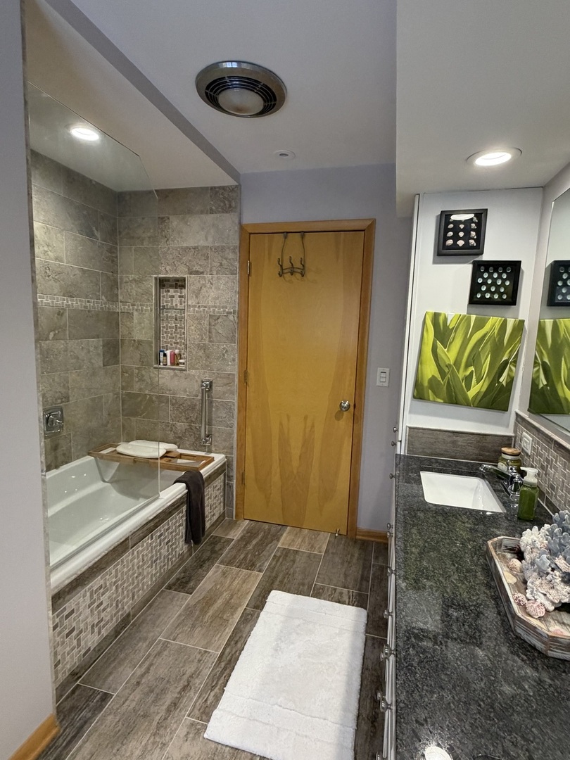 501 Glenwood Trail, Elgin, IL 60120