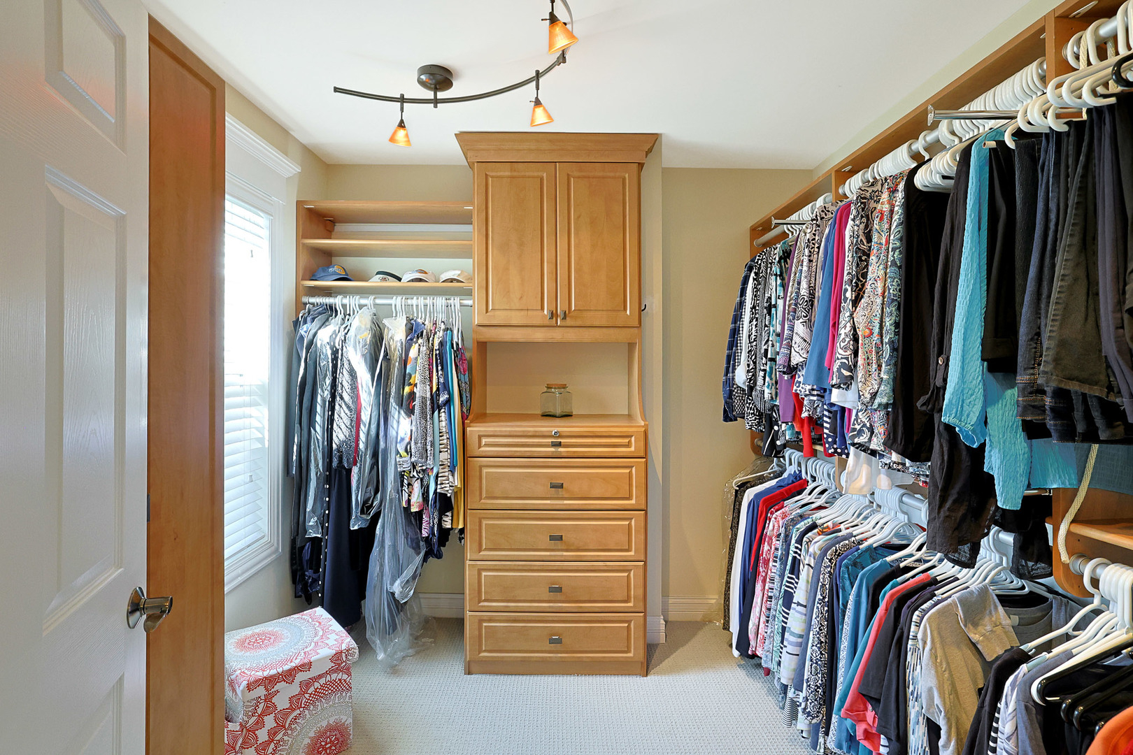 1053 Hummingbird Way, Bartlett, IL 60103