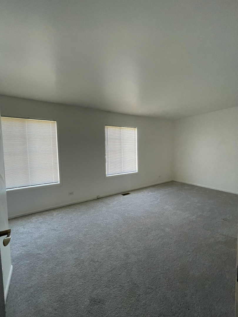 211 E Oneida Avenue #G, Bartlett, IL 60103