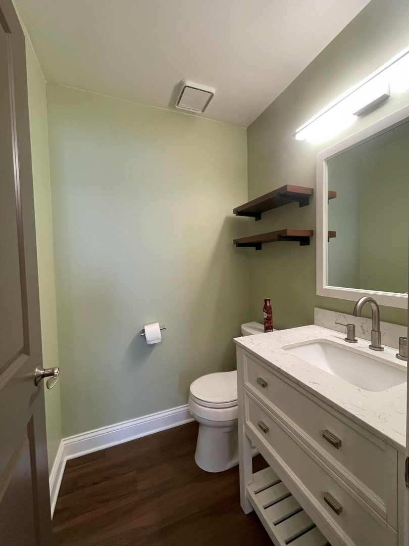 211 E Oneida Avenue #G, Bartlett, IL 60103