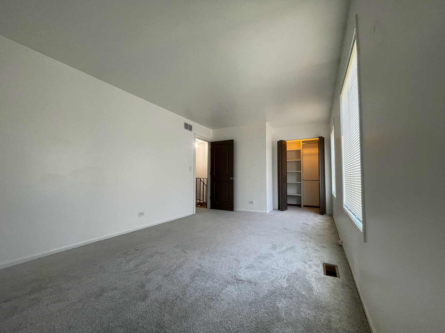 211 E Oneida Avenue #G, Bartlett, IL 60103