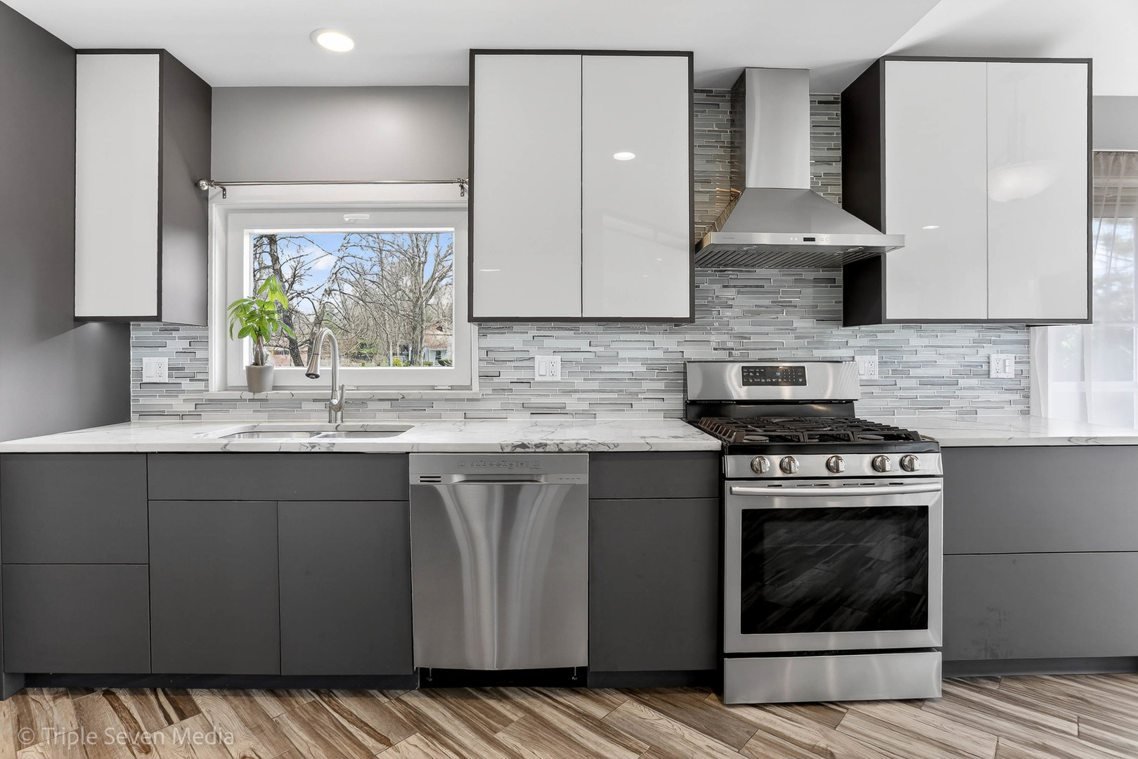 132 Harvey Avenue, Wood Dale, IL 60191