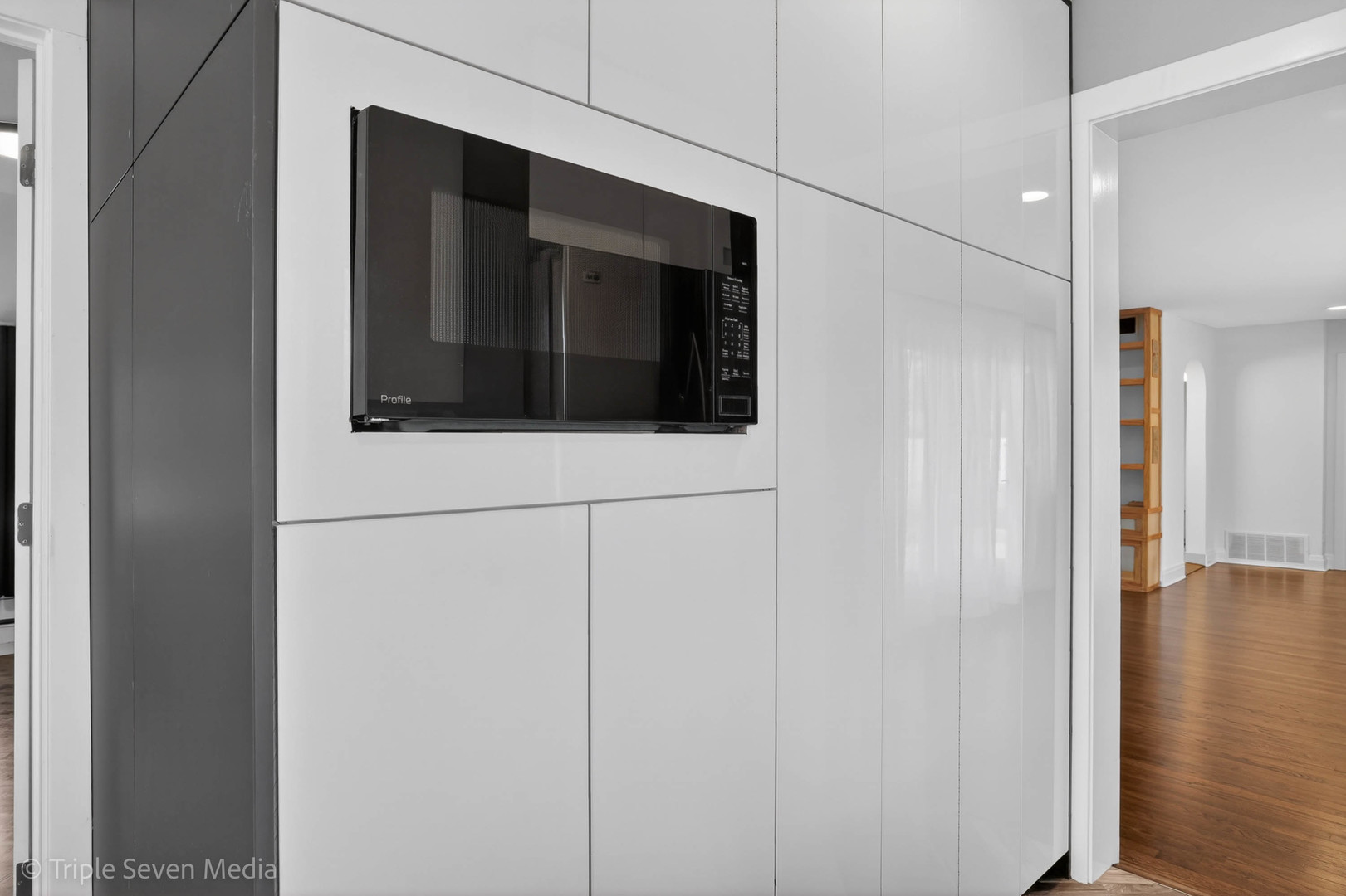 132 Harvey Avenue, Wood Dale, IL 60191