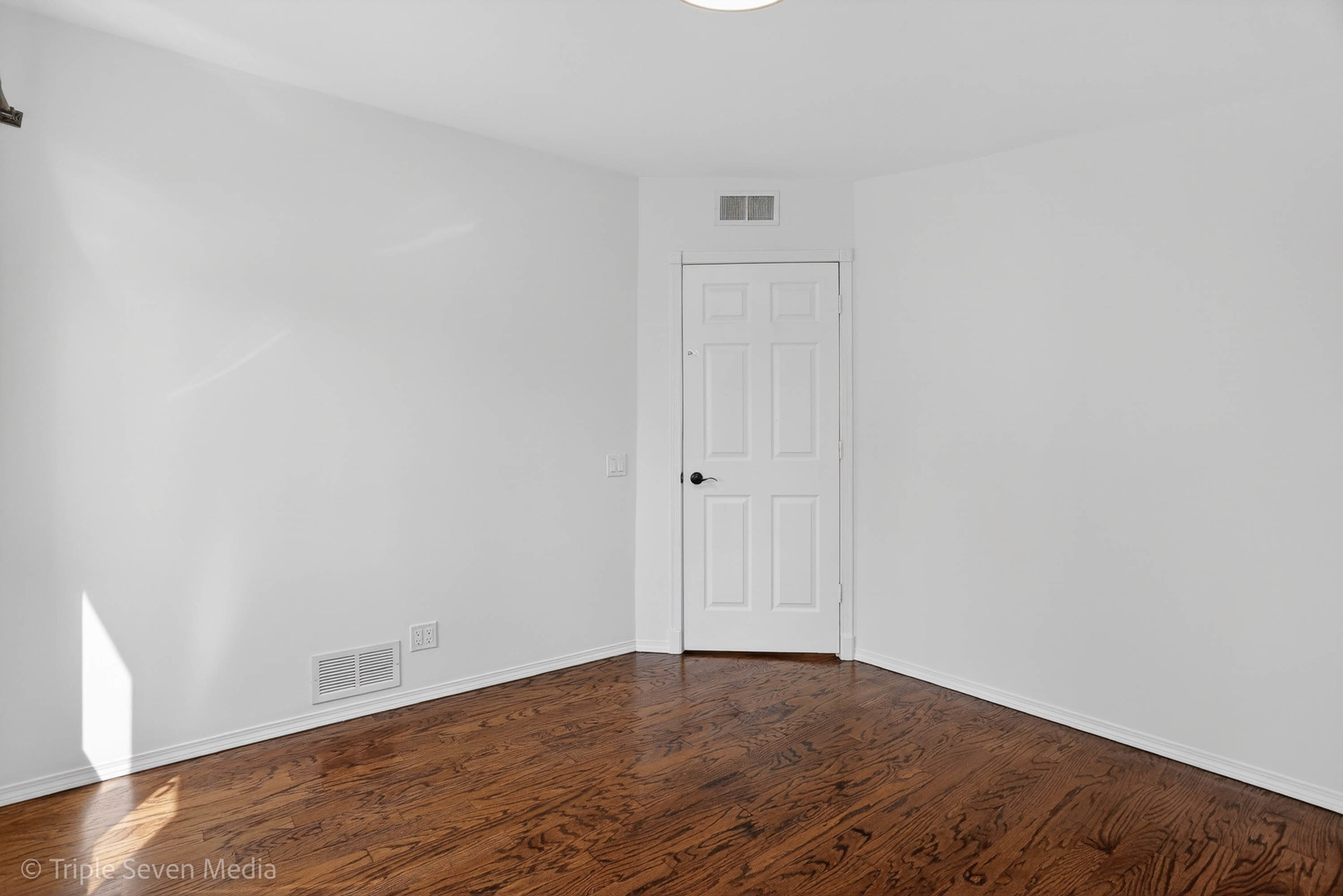 132 Harvey Avenue, Wood Dale, IL 60191