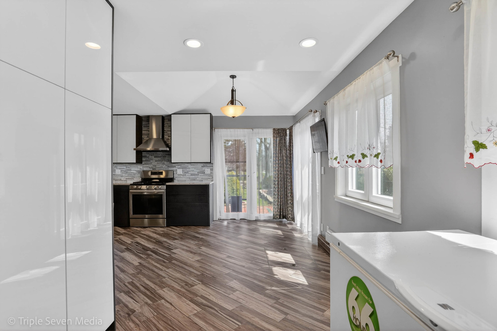 132 Harvey Avenue, Wood Dale, IL 60191