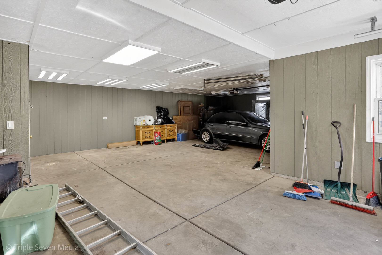 132 Harvey Avenue, Wood Dale, IL 60191