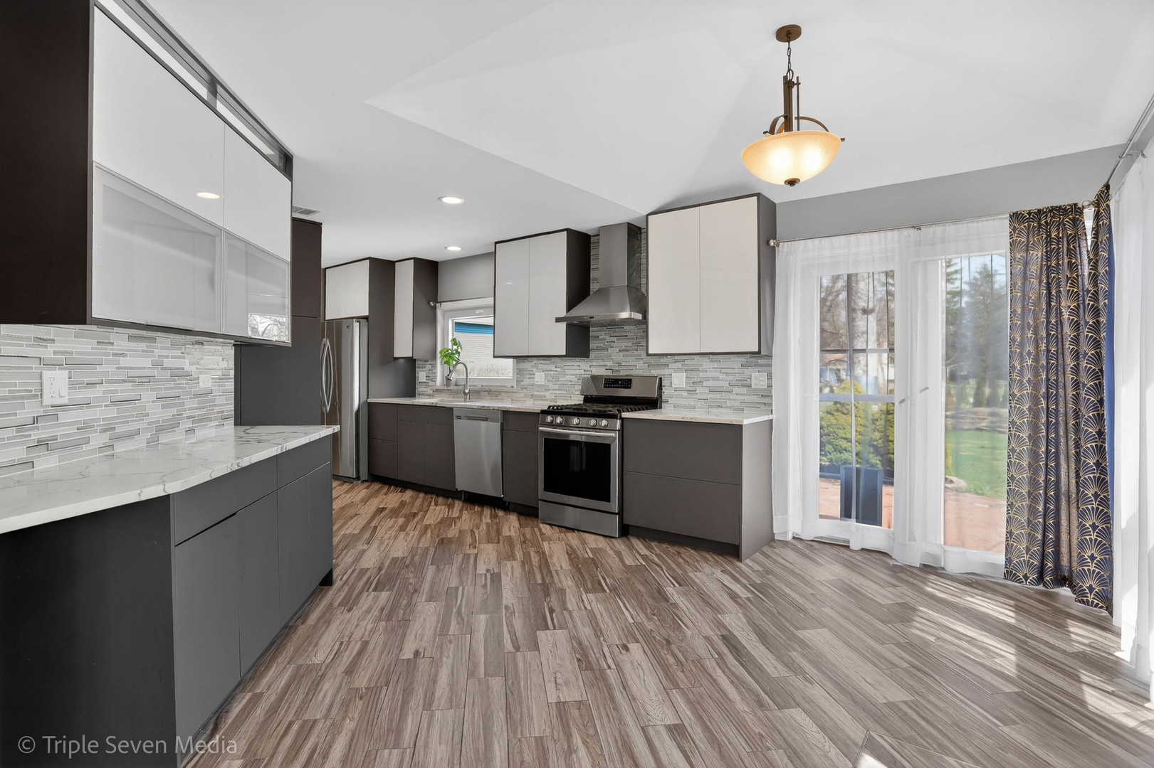 132 Harvey Avenue, Wood Dale, IL 60191