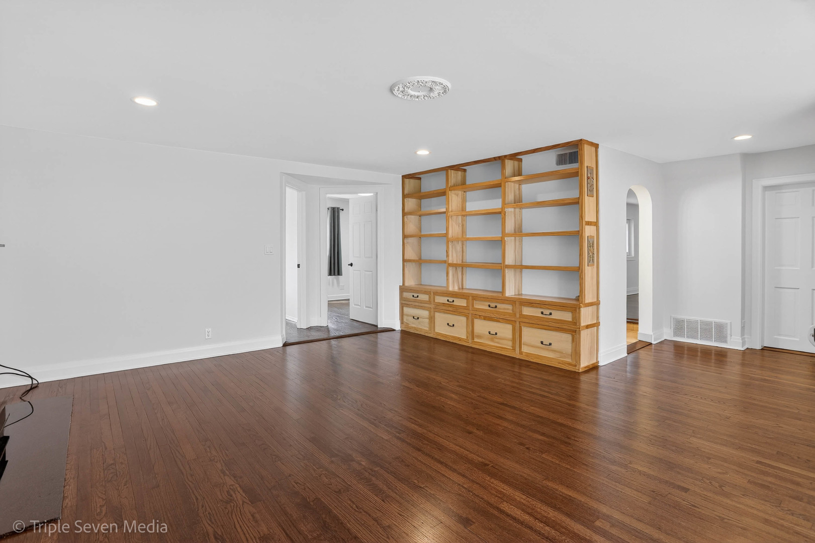 132 Harvey Avenue, Wood Dale, IL 60191