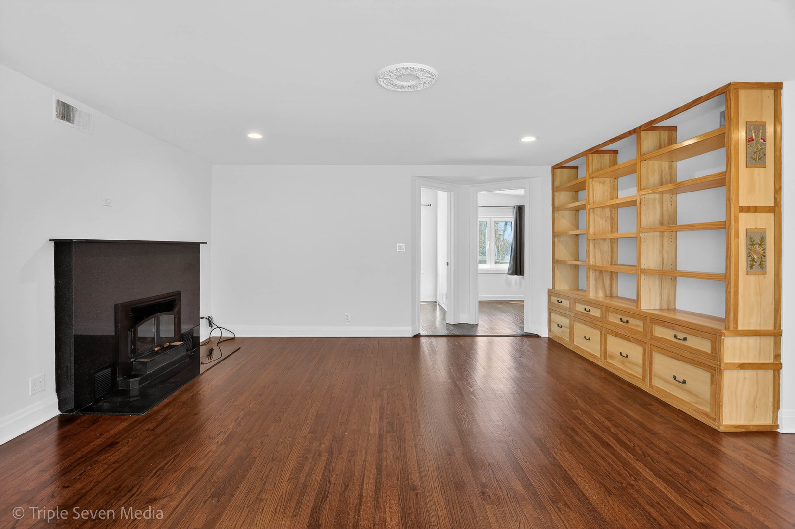 132 Harvey Avenue, Wood Dale, IL 60191