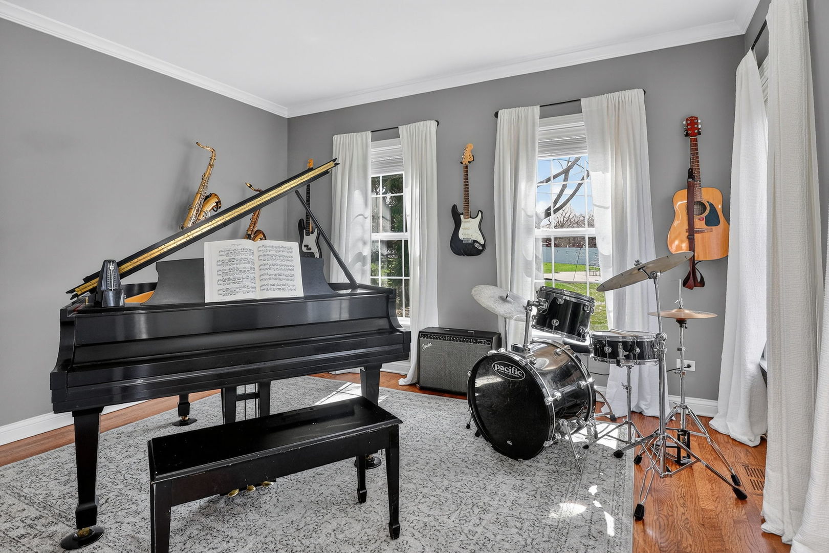 1614 Sawyer Avenue, Glen Ellyn, IL 60137