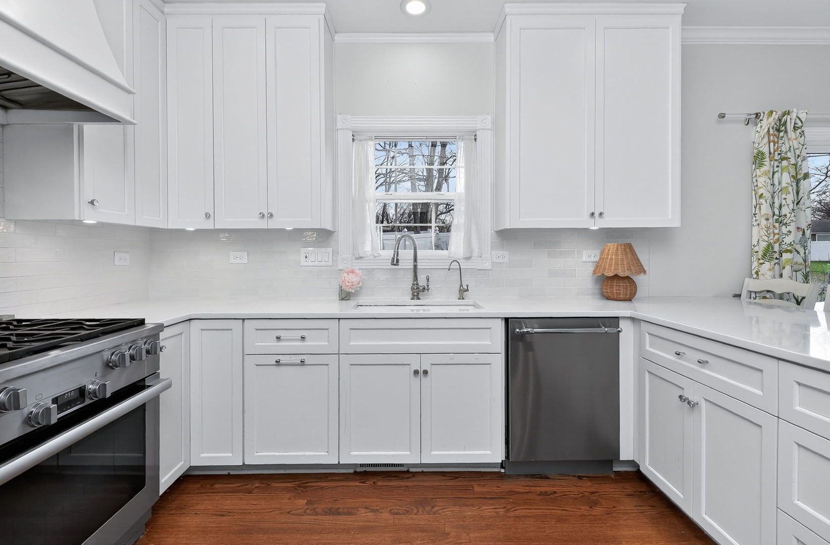 1614 Sawyer Avenue, Glen Ellyn, IL 60137