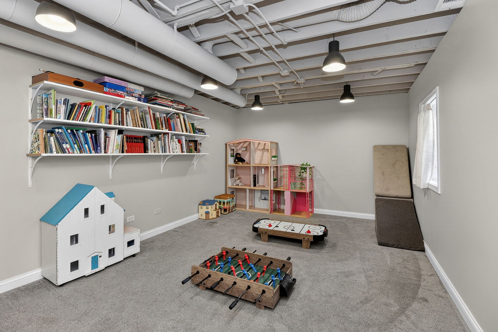 1614 Sawyer Avenue, Glen Ellyn, IL 60137