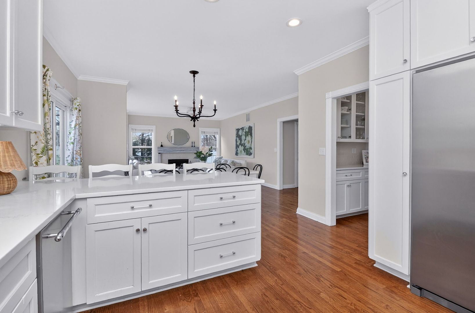 1614 Sawyer Avenue, Glen Ellyn, IL 60137