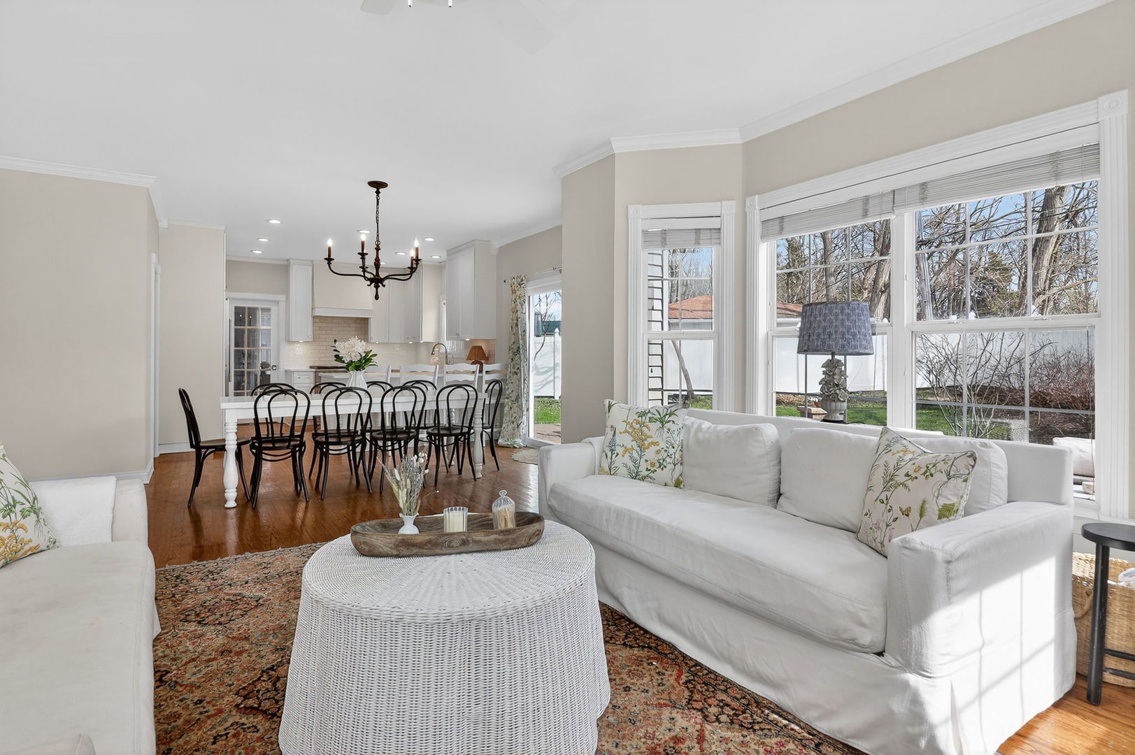 1614 Sawyer Avenue, Glen Ellyn, IL 60137