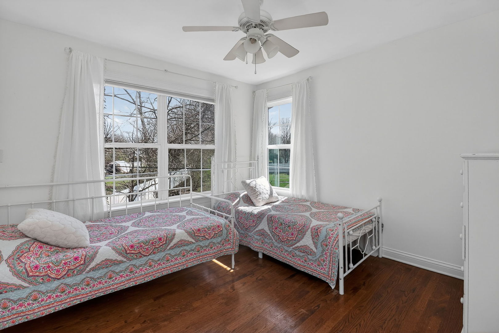 1614 Sawyer Avenue, Glen Ellyn, IL 60137