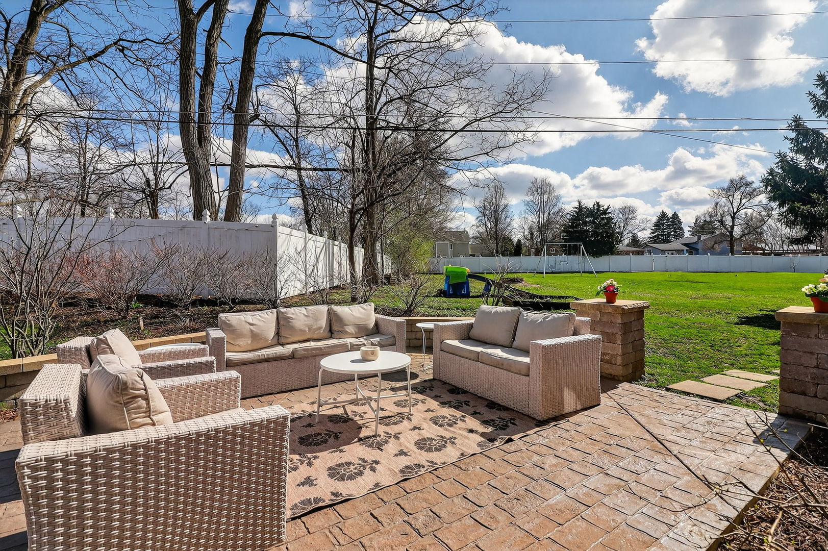 1614 Sawyer Avenue, Glen Ellyn, IL 60137