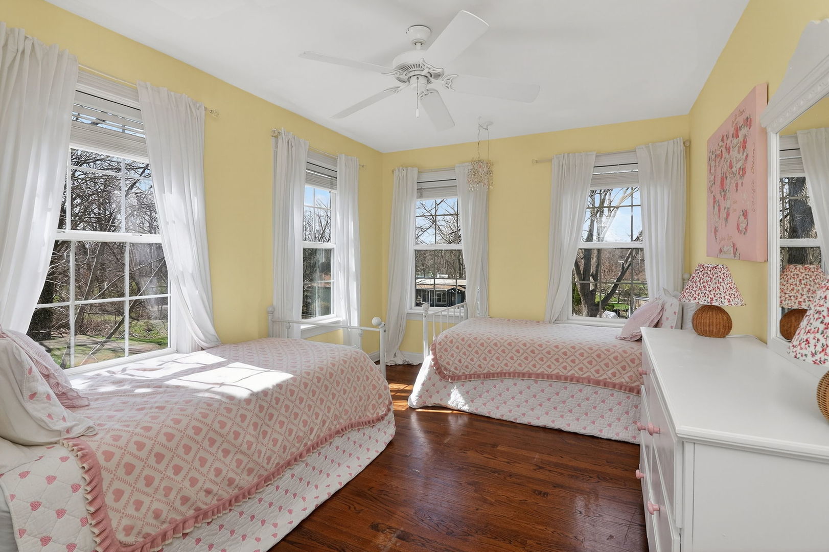 1614 Sawyer Avenue, Glen Ellyn, IL 60137