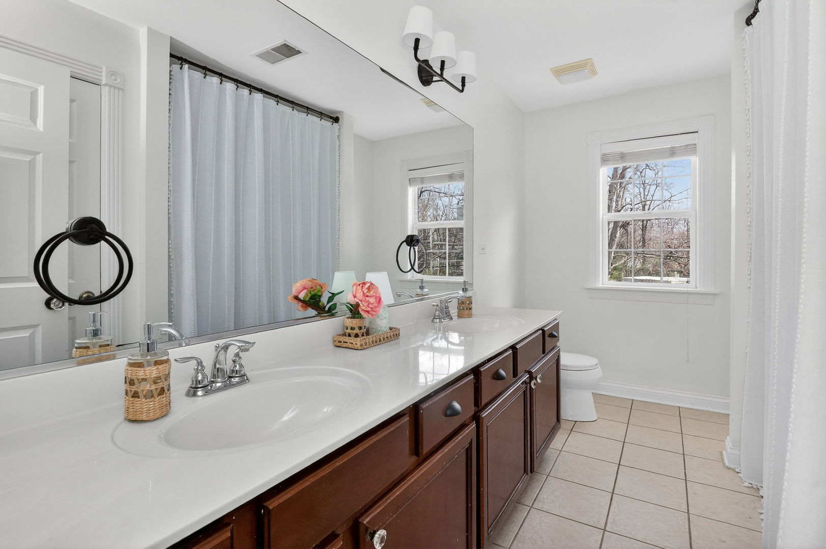 1614 Sawyer Avenue, Glen Ellyn, IL 60137