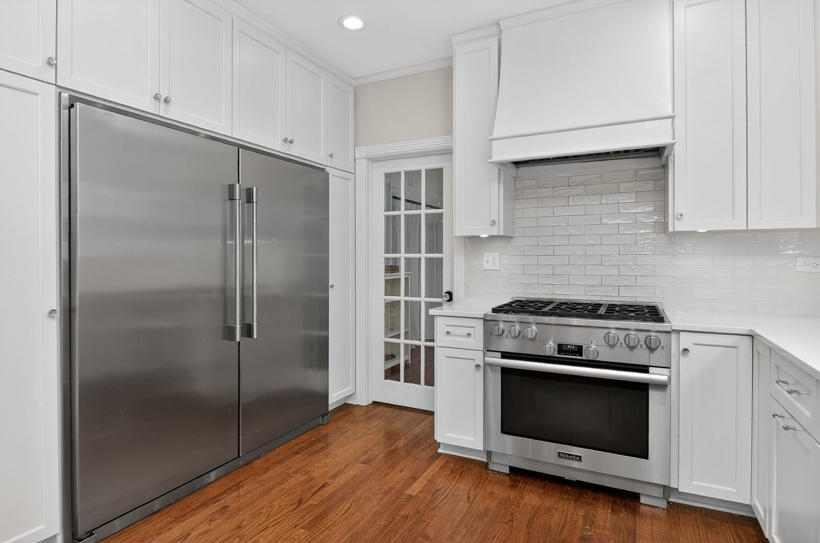 1614 Sawyer Avenue, Glen Ellyn, IL 60137