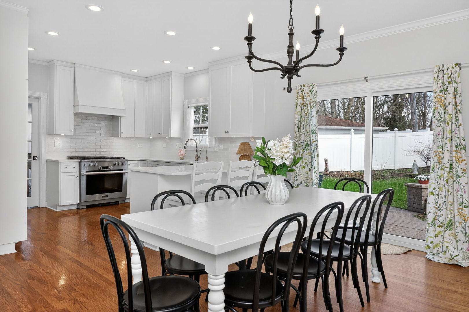 1614 Sawyer Avenue, Glen Ellyn, IL 60137