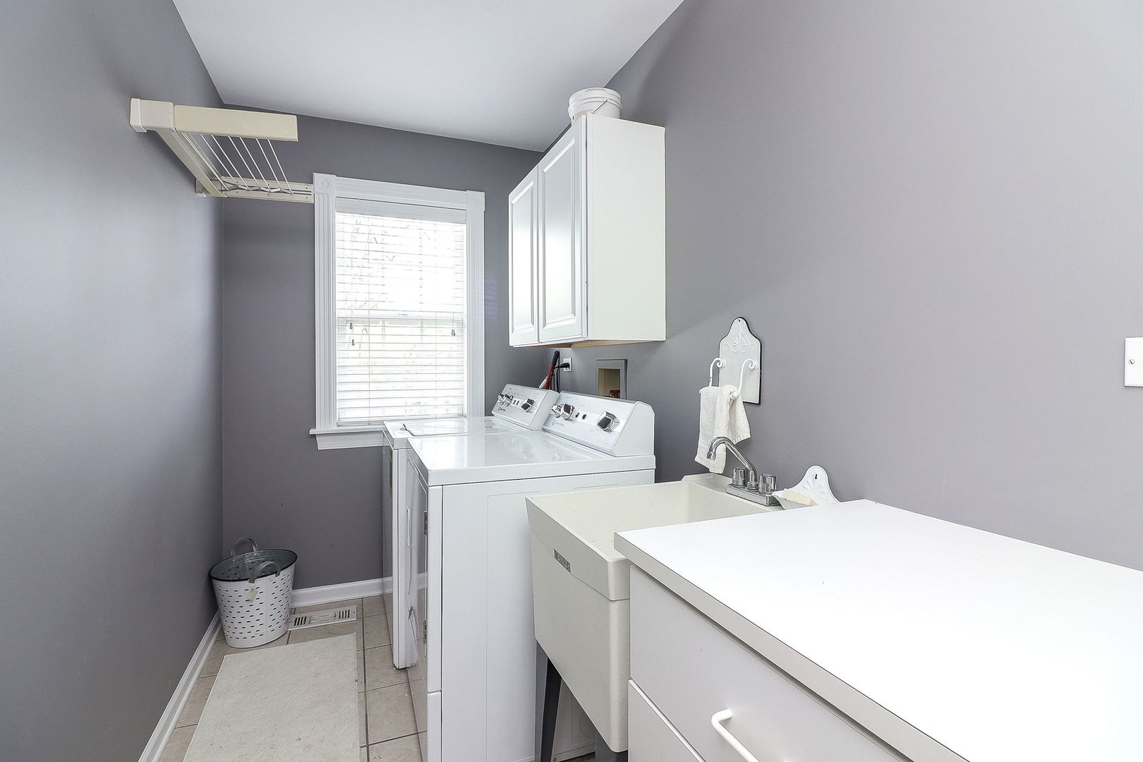 1614 Sawyer Avenue, Glen Ellyn, IL 60137