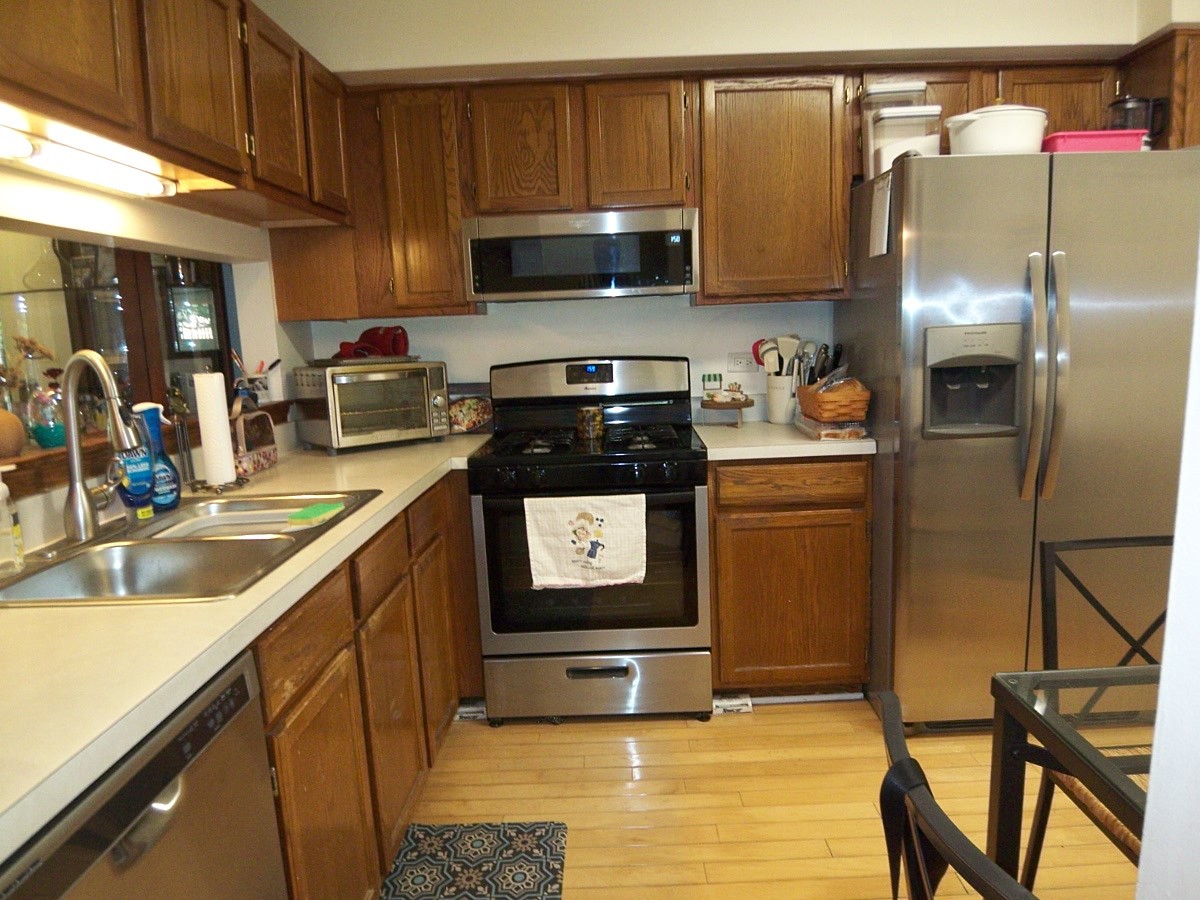 1069 Talbots Lane #105, Elk Grove Village, IL 60007