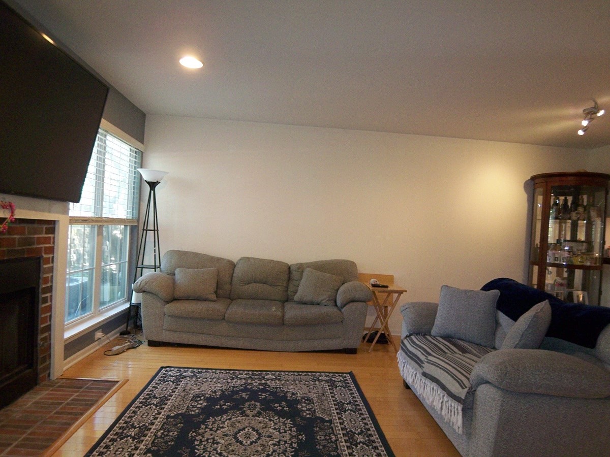 1069 Talbots Lane #105, Elk Grove Village, IL 60007