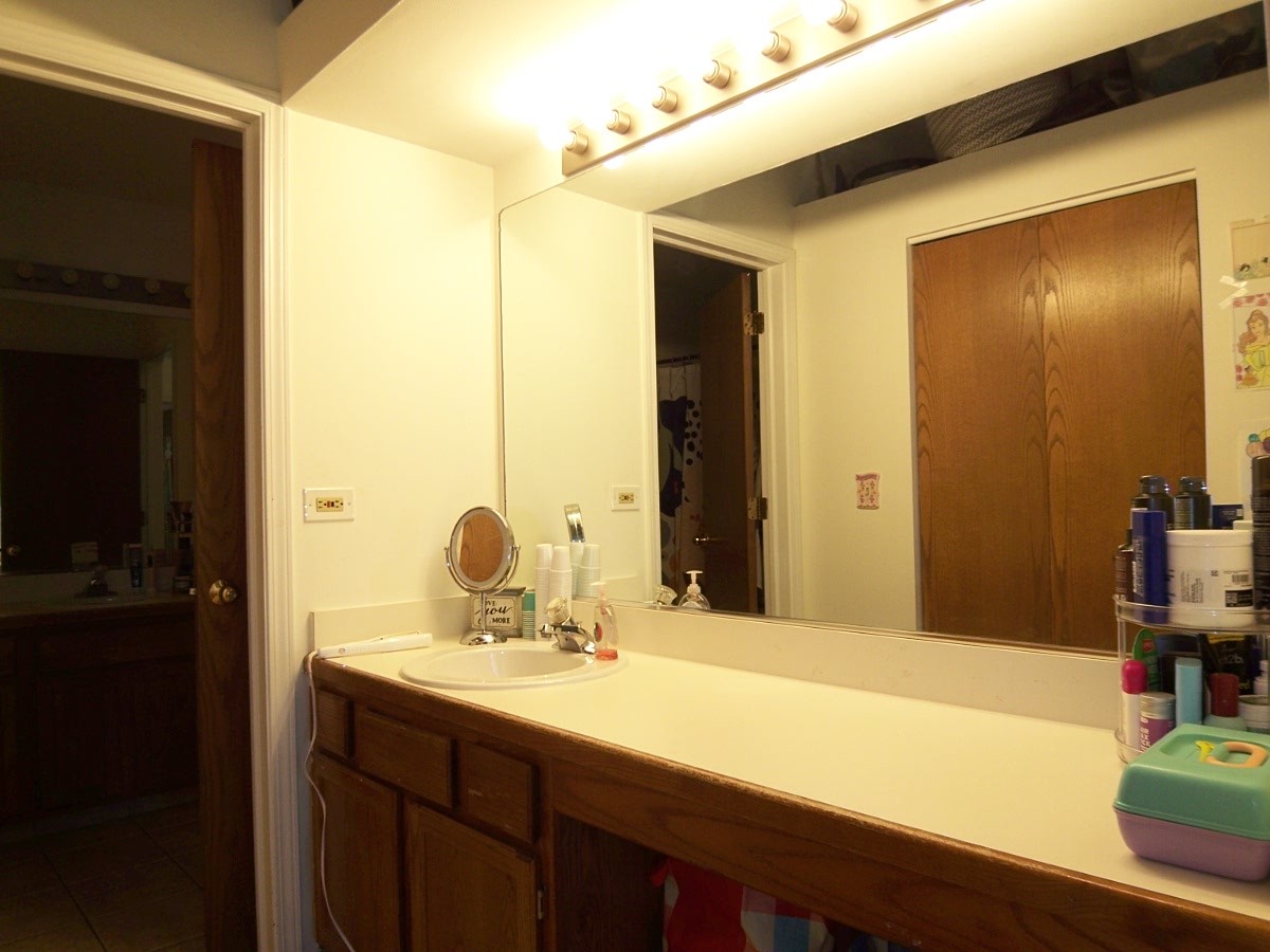 1069 Talbots Lane #105, Elk Grove Village, IL 60007