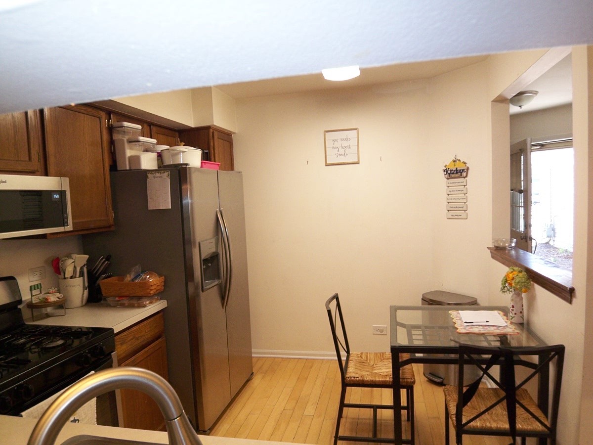1069 Talbots Lane #105, Elk Grove Village, IL 60007