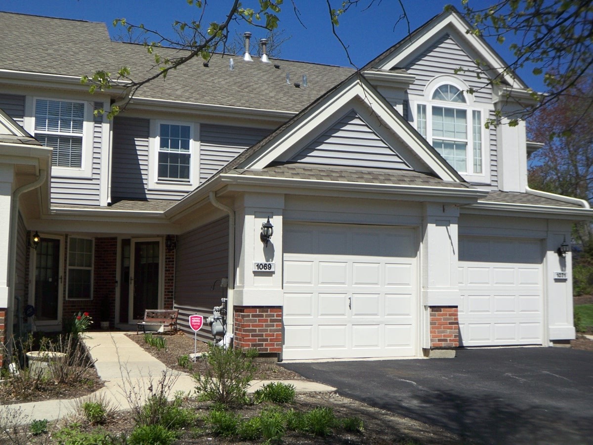1069 Talbots Lane #105, Elk Grove Village, IL 60007