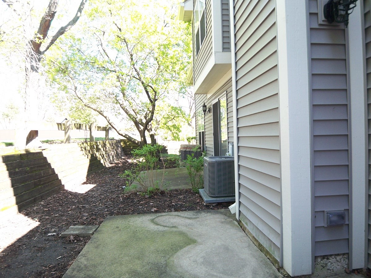 1069 Talbots Lane #105, Elk Grove Village, IL 60007