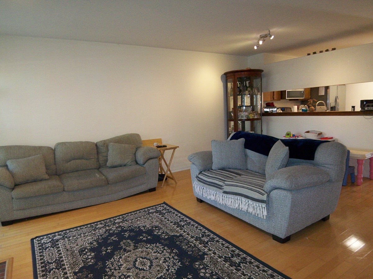 1069 Talbots Lane #105, Elk Grove Village, IL 60007
