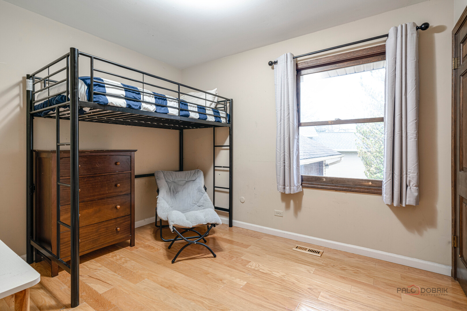 125 S Deerpath Drive, Vernon Hills, IL 60061