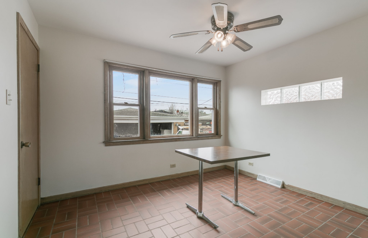 9534 S Sacramento Avenue, Evergreen Park, IL 60805