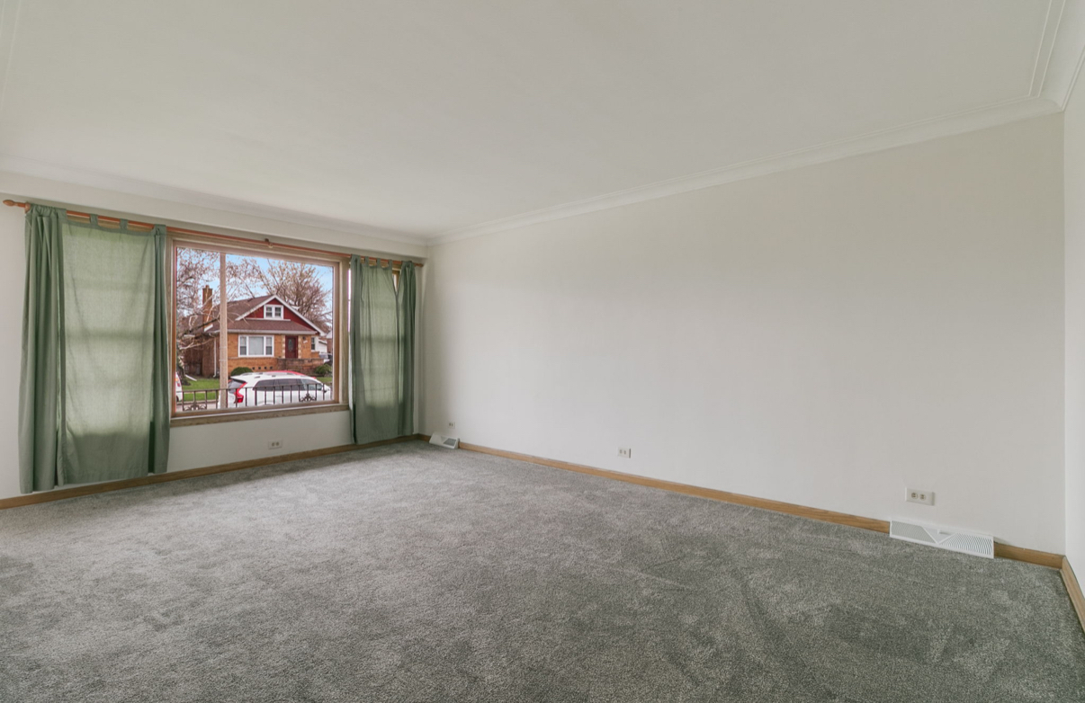 9534 S Sacramento Avenue, Evergreen Park, IL 60805