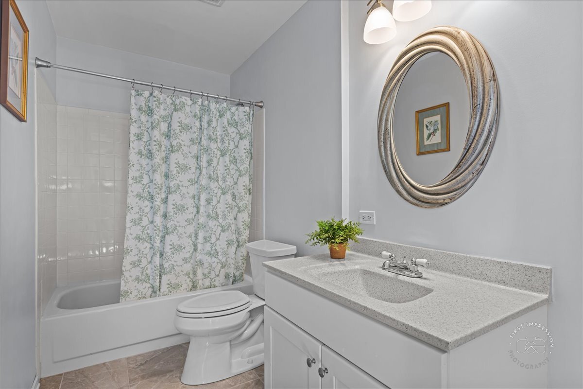 2138 Derby Court, Wheaton, IL 60189