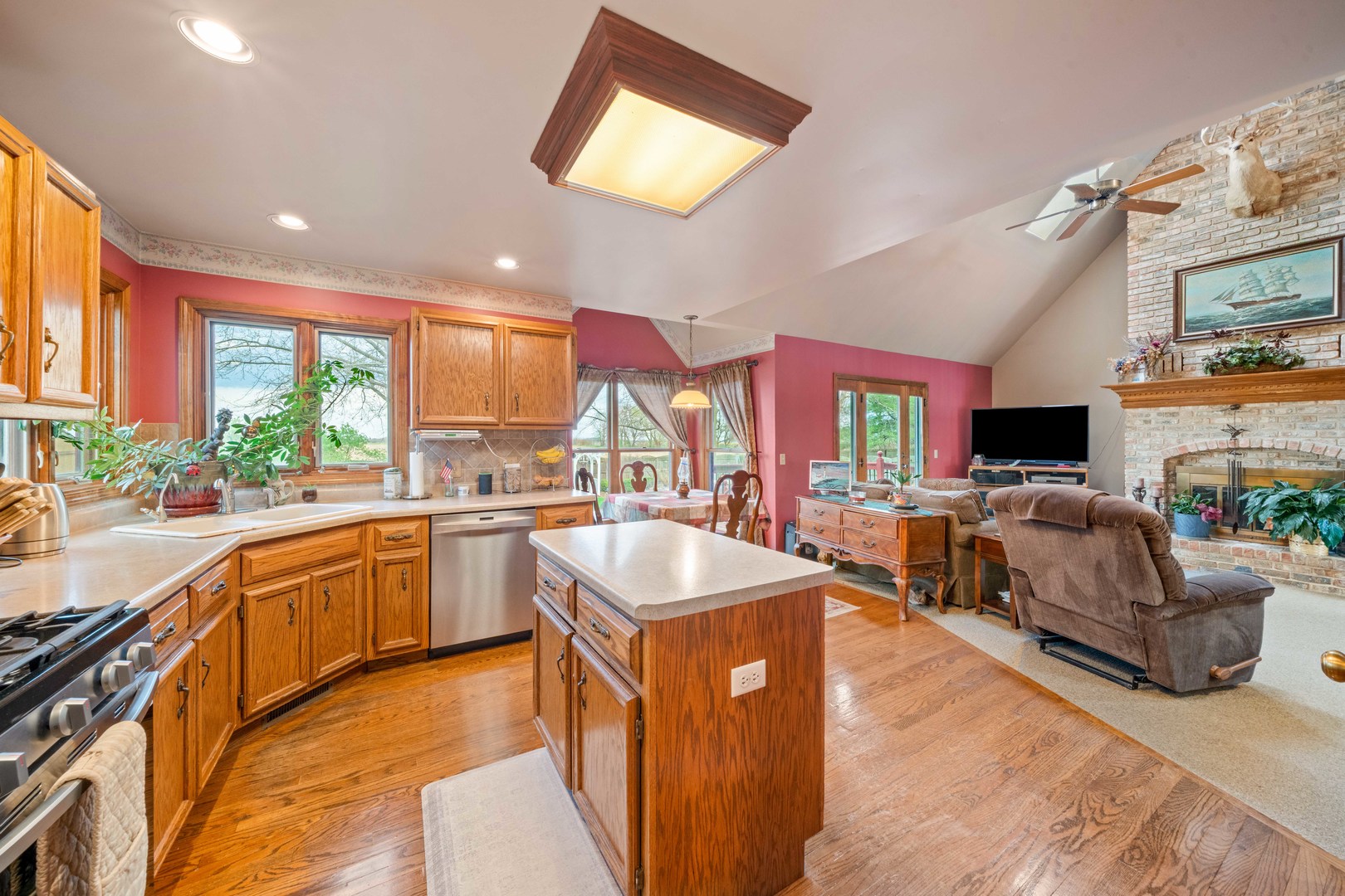 520 Rees Street, Hinckley, IL 60520