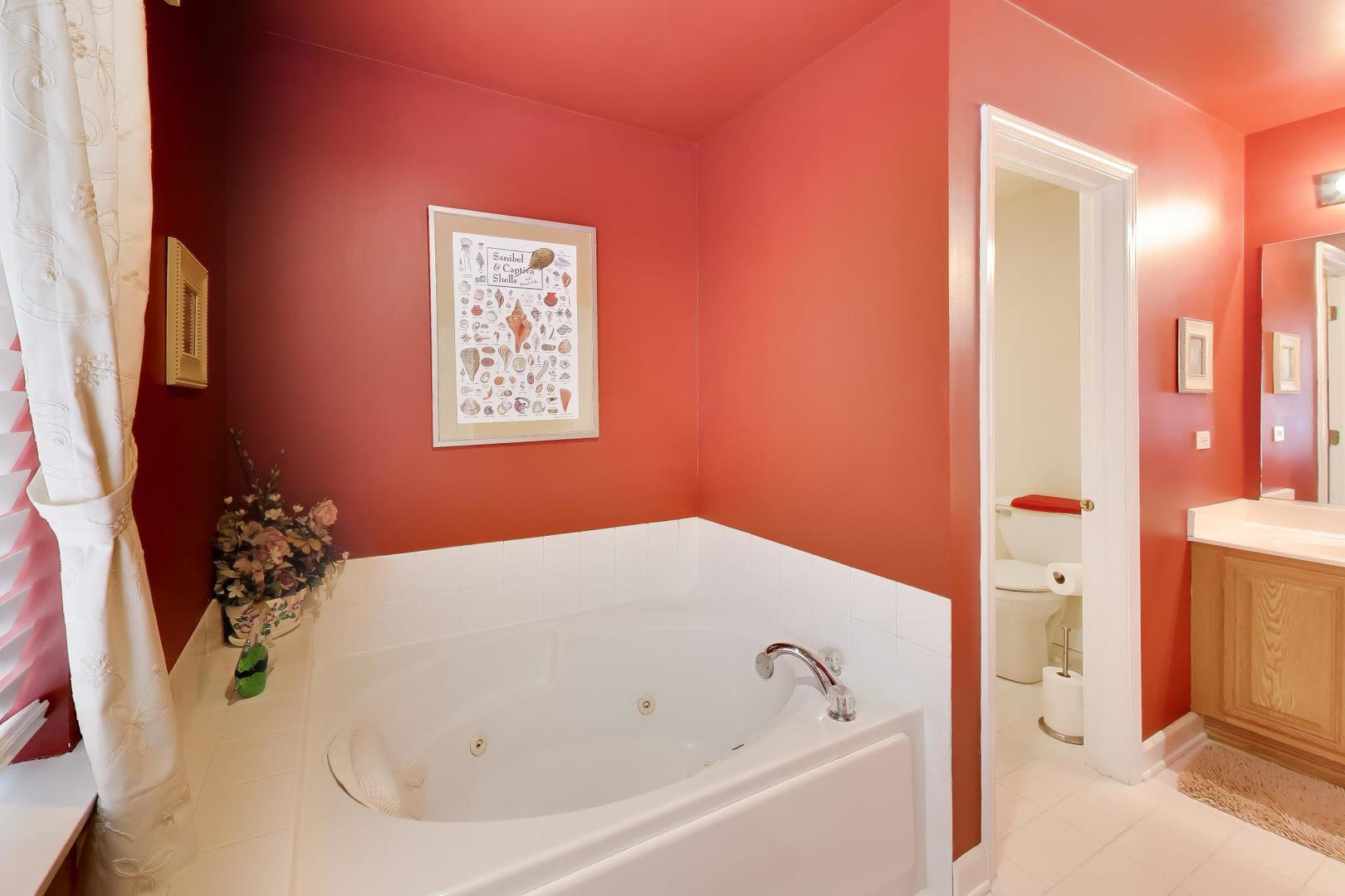 5660 Trinity Court, Gurnee, IL 60031